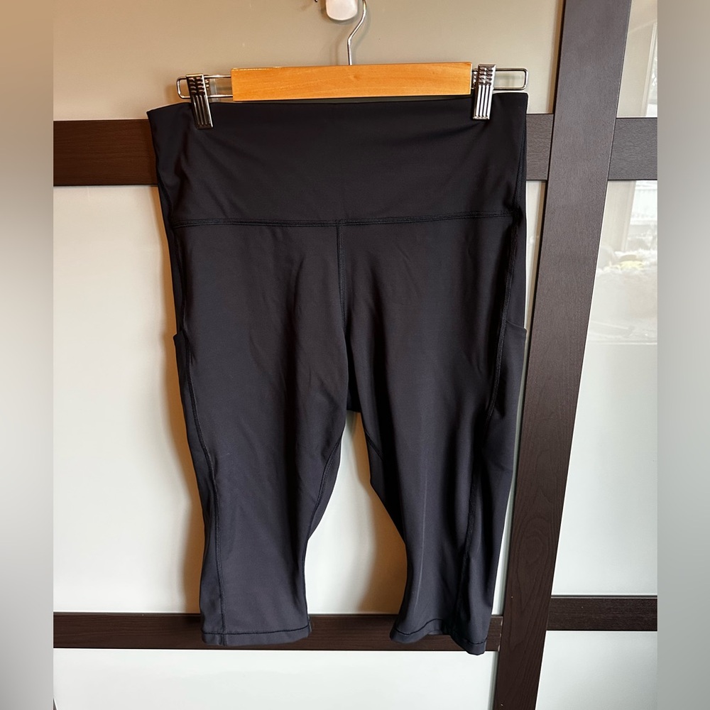 Athleta Ultimate Stash pocket capri, black size 1X.